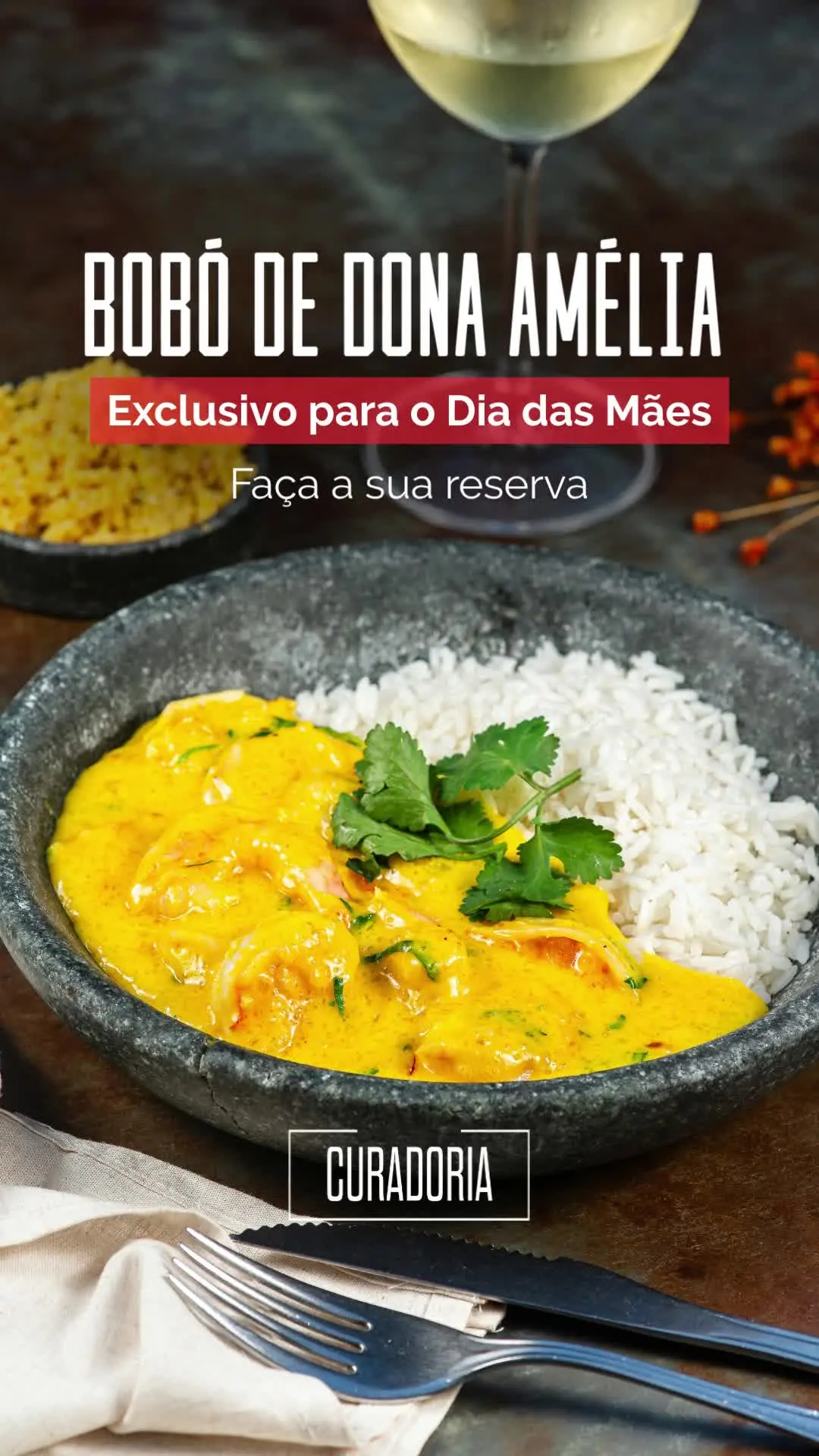 Bobó da Dona Amélia — prato especial de Dia das Mães do Curadoria, com camarão, arroz e farofa de quiabo tostado
