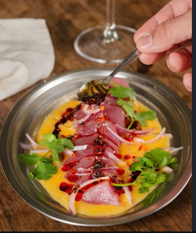 Atum Crudo do Bar Saudade — atum cru com aji amarillo e chilli oil
